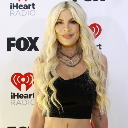 Tori Spelling, de ‘Sensación de vivir’, y cuatro de sus hijos, hospitalizados tras un grave accidente de coche