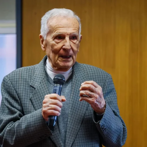 Silvio Garattini, oncólogo de 97 años, da su menú para vivir más años: «50 gramos de pasta, poca carne, fruta cocida, legumbres y pescado»