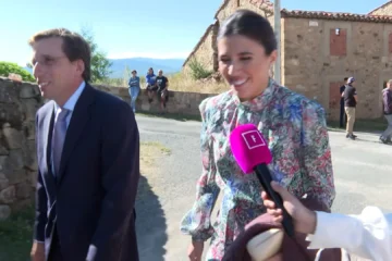 Martínez-Almeida y Teresa Urquijo, aniversario de boda en la Maestranza de Sevilla