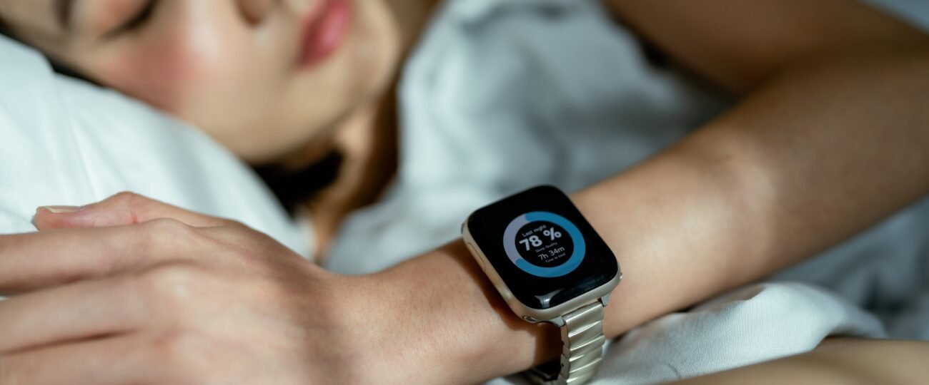 Tecnología para dormir mejor: apps y dispositivos que funcionan (de verdad)