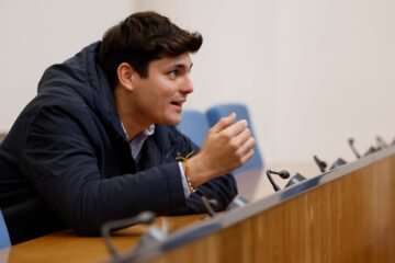 El Congreso retira durante tres meses la acreditación de prensa al agitador ultra Vito Quiles