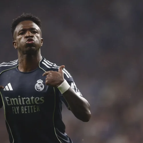 Vinícius evita el alirón del Barça y el posible pasillo con un doblete al Espanyol