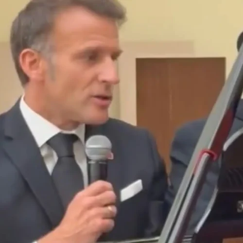 Macron sorprende y canta ‘La Bohème’, con música del presidente y el primer ministro de Armenia, durante una cena oficial