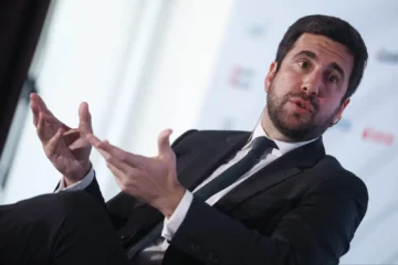 Enrique Riquelme comunica oficialmente al Real Madrid su intención de presentarse a las elecciones a la presidencia
