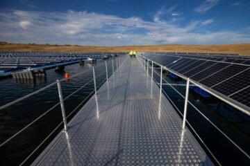 El Supremo anula la norma estatal que permite instalar parques solares flotantes en los embalses