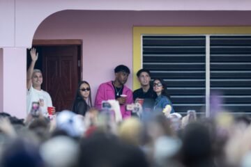 Lamine Yamal, Marc Giró y varios jugadores del Barça visitan la casita de Bad Bunny en el primer concierto en Barcelona