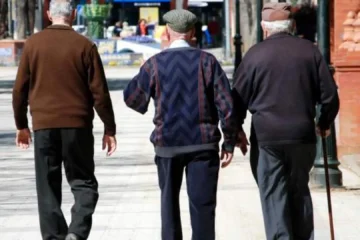 Esta es la velocidad a la que deberías caminar en función de tu edad, según la ciencia