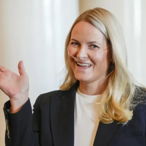 La princesa Ingrid Alexandra adelanta su regreso a Noruega por el delicado estado de salud de su madre, Mette-Marit