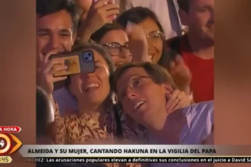 Así disfrutaron José Luis Martínez-Almeida y Teresa Urquijo de la vigilia del Papa