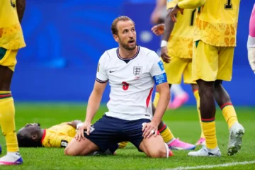 Inglaterra pincha con Ghana en un partido estancado y repleto de fallos británicos