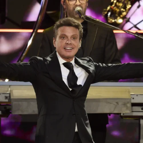 Luis Miguel recibe el alta y abandona el hospital neoyorquino donde ha sido operado del corazón