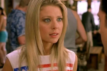 Qué fue de Tara Reid, de icono adolescente de los 90 a reina inesperada del cine de serie B