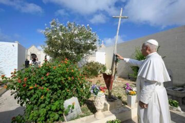 El Papa en Lampedusa: «Europa es responsable de los migrantes»