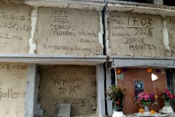 Nichos a 200 dólares para despedir a «mi príncipe»: «No han hecho más que ponernos obstáculos. Tampoco nos han dejado velarlo»