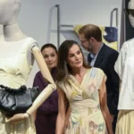 La reina Letizia visita la sede de Adolfo Domínguez por el 50º aniversario de la firma