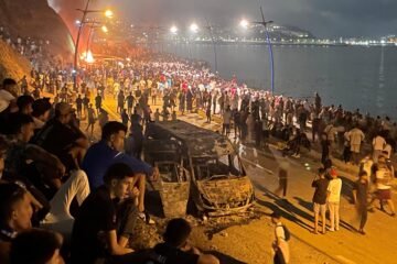 Miles de personas penetran durante la noche en Ceuta en medio de la pasividad de la policía marroquí