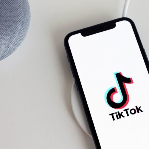 Bruselas acusa a TikTok de incumplir la ley por tener cuentas que exponen a los menores a “comportamientos depredadores”