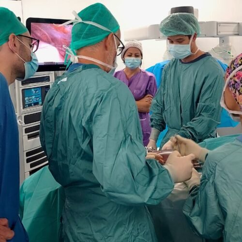 Vall d’Hebron realiza el primer trasplante en España entre personas con VIH