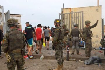 Miles de personas regresan a Marruecos tras cruzar la frontera con Ceuta