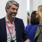 Luis Enríquez, marido de Susanna Griso, reacciona a los memes por su actitud y su estilismo en la boda: «Me fastidia…»