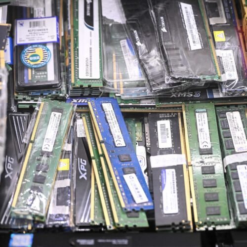 La economía, colgada de un chip