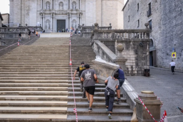 Girona se cansa del éxito del turismo de pantalla y sus vecinos buscan cerrar la barra libre de impuestos a las productoras de películas y series