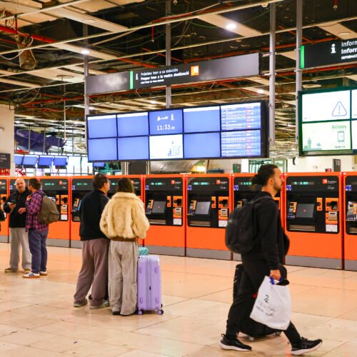 Los aeropuertos dan la razón a las aerolíneas frente a Aena y baten sus mejores previsiones gracias al turismo