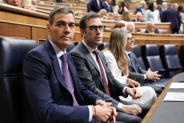 El Gobierno agota su última bala para contener la subida del carburante y Ormuz aboca a renegociar otro plan anticrisis a la vuelta del verano