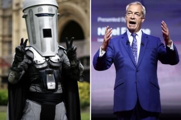 Farage recupera su escaño parlamentario en una elección parcial boicoteada por los grandes partidos británicos