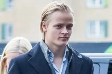 Marius Borg Høiby acude al hospital a ver al rey Harald, a pesar del arresto domiciliario por sus delitos de violación y maltrato