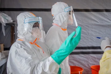 La OMS vuelve a alertar sobre la expansión del ébola en el Congo: «El 70% de la gente está muriendo en casa»