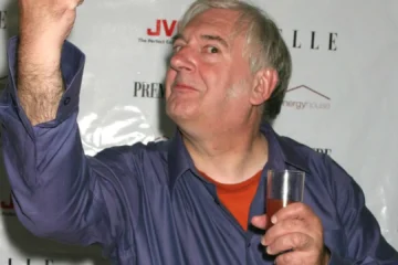 Muere el humorista belga Noël Godin, famoso por lanzar tartas contra Bill Gates, Maurice Bejart y Marguerite Duras