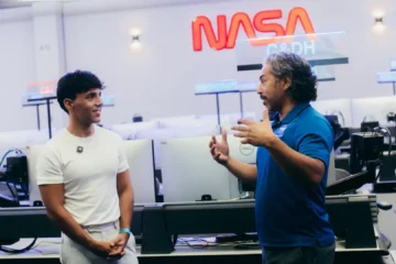 El Mago Pop aprende en la NASA para su próximo espectáculo de ilusionismo, pensado para grandes estadios