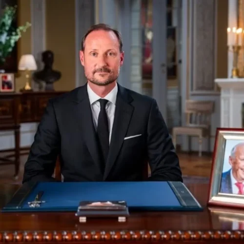 El rey Haakon de Noruega recuerda a su «cálido» padre en su primer discurso a la nación como monarca