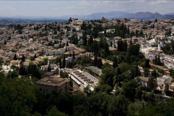 Un archivo con vistas a la Alhambra para guardar la memoria de Granada