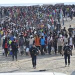 El Gobierno reubica a 1.800 migrantes de la playa de El Trampolín y prevé habilitar nuevos espacios