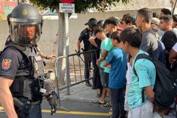 Hasta 4.000 menores migrantes siguen en las calles de Ceuta tras la llegada masiva de julio, según las asociaciones vecinales