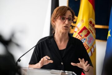 El Gobierno niega un “colapso” sanitario y reclama espacios en Ceuta para atender a los migrantes