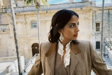 Lola Orellana, hija de Rosario Flores, comparte orgullosa una fotografía junto a su bebé: «Reina»