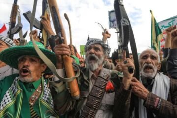 Los hutíes desafían a Arabia Saudí con ataques a sus despliegues militares en Yemen, causando 58 muertos