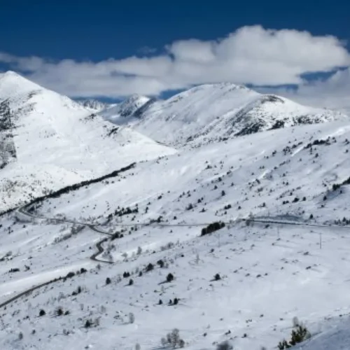 Crece la tragedia en el Cáucaso ruso: ya son 11 los montañistas fallecidos y seis desaparecidos por un alud de nieve y piedra