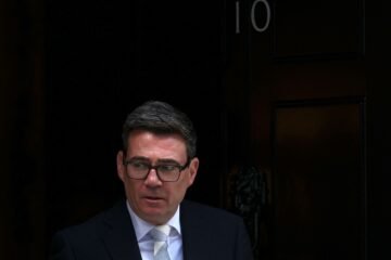 Andy Burnham promete crecimiento y autonomía regional en su estreno parlamentario como jefe del Gobierno británico