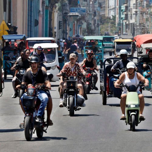 El castrismo salva el verano con récords históricos de impopularidad en Cuba