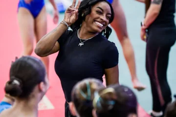 Simone Biles revela que tres enmascarados irrumpieron en su casa y robaron su Porsche de 200.000 euros