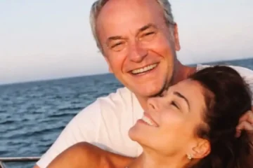 José Coronado e Irene López derrochan amor en su tierno posado: «Un verano tranquilo, de esos que se viven»