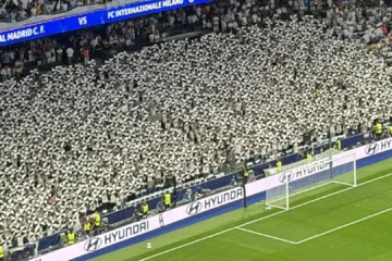 El Bernabéu se vuelca con Ceuta en plena crisis migratoria con un mosaico: «No se vende, se defiende»