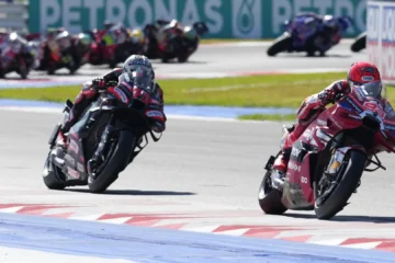 Marc Márquez sentencia su sexta victoria esprint en la primera curva