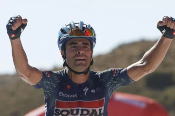 Delirio español en la etapa reina: Mikel Landa gana y Enric Mas acaricia la Vuelta