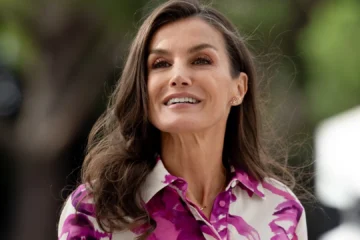 La reina Letizia escucha a las enfermeras quejarse de la falta de manos en la salud mental: «No podemos normalizar el desgaste»