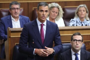 Feijóo y Abascal acusan al presidente de no ser libre con Rabat y Sánchez replica: “Seré un perro, pero sin amo”